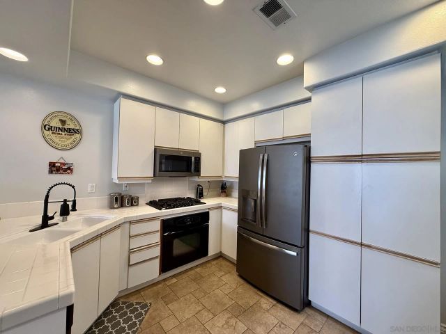 992 S Country Glen Way, Anaheim, CA 92808