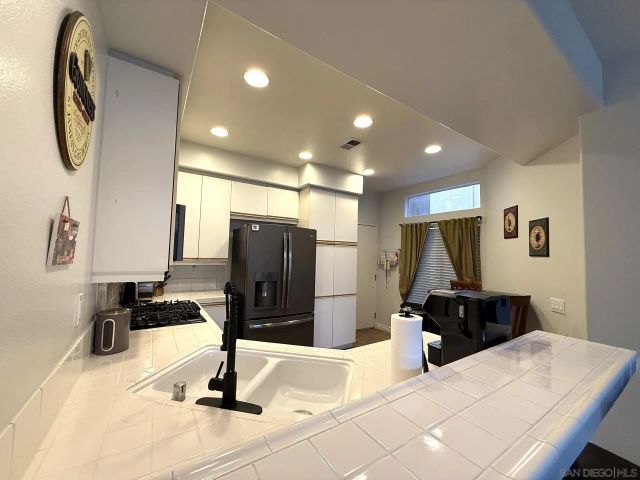 992 S Country Glen Way, Anaheim, CA 92808