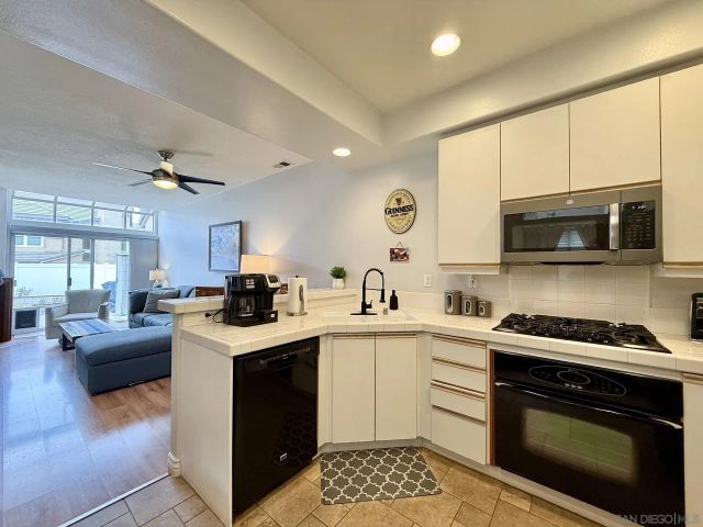 992 S Country Glen Way, Anaheim, CA 92808