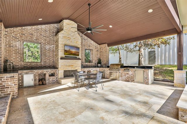 311 Reserve Ridge Drive, Huffman, TX 77336