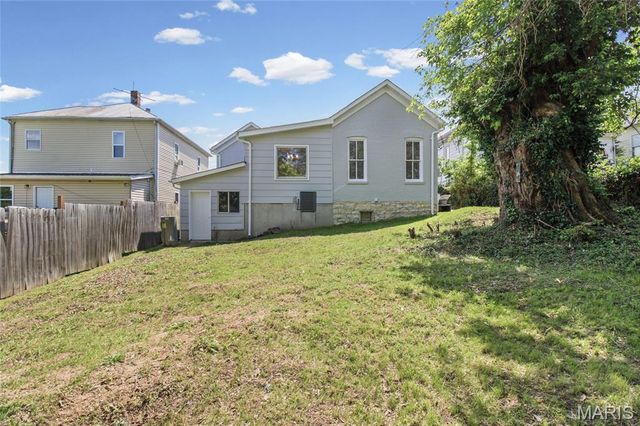 104 S 4th, De Soto, MO 63020