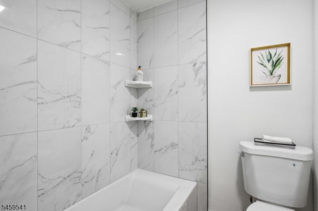 80 Glenwild Ave, Bloomingdale Boro, NJ 07403