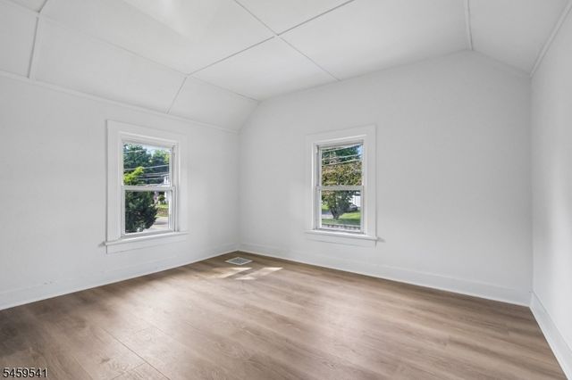 80 Glenwild Ave, Bloomingdale Boro, NJ 07403