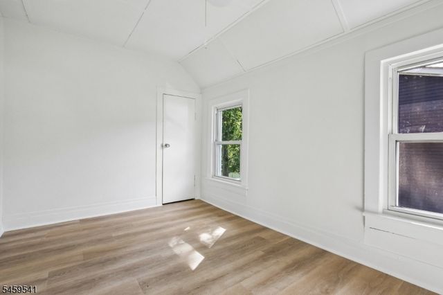 80 Glenwild Ave, Bloomingdale Boro, NJ 07403