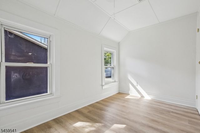 80 Glenwild Ave, Bloomingdale Boro, NJ 07403