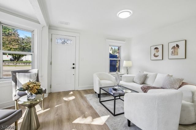 80 Glenwild Ave, Bloomingdale Boro, NJ 07403