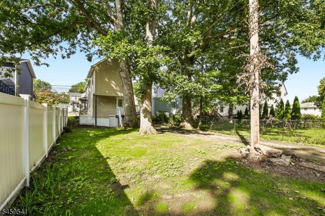80 Glenwild Ave, Bloomingdale Boro, NJ 07403