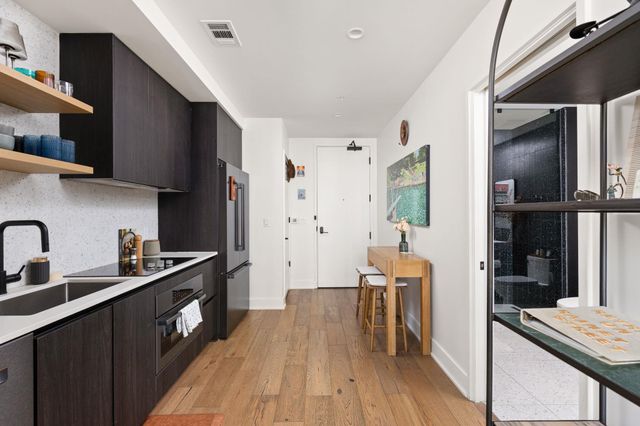 48 East Ave 2002, Austin, TX 78701