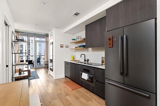 48 East Ave 2002, Austin, TX 78701