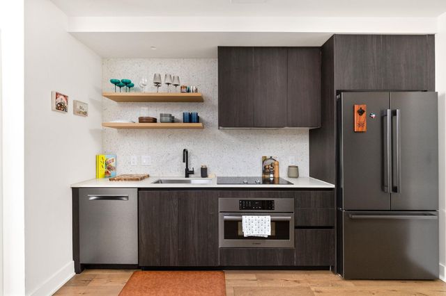48 East Ave 2002, Austin, TX 78701