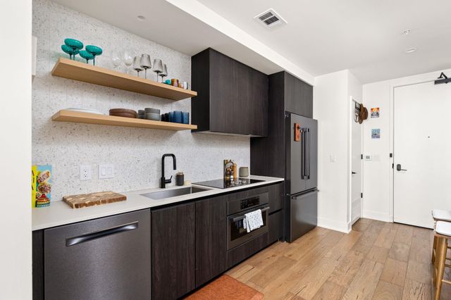 48 East Ave 2002, Austin, TX 78701