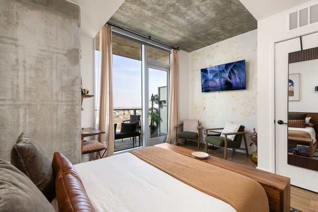 48 East Ave 2002, Austin, TX 78701
