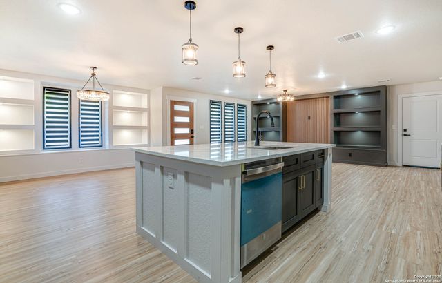 235 Bank, San Antonio, TX 78204