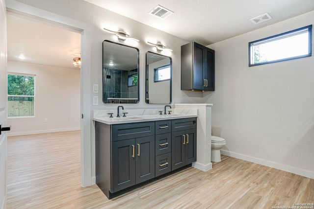 235 Bank, San Antonio, TX 78204