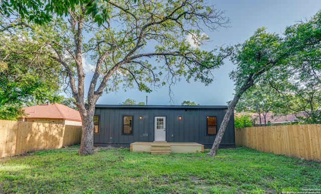 235 Bank, San Antonio, TX 78204