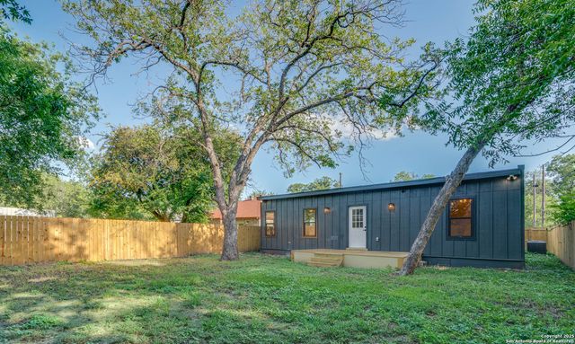 235 Bank, San Antonio, TX 78204