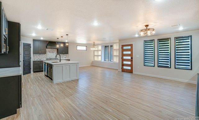 235 Bank, San Antonio, TX 78204