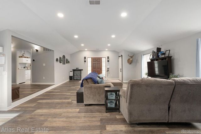 10025 Grand Blanc Road, Gaines Township, MI 48436