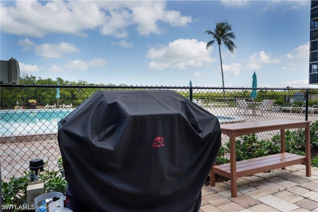 11 Bluebill AVE 103, Naples, FL 34103