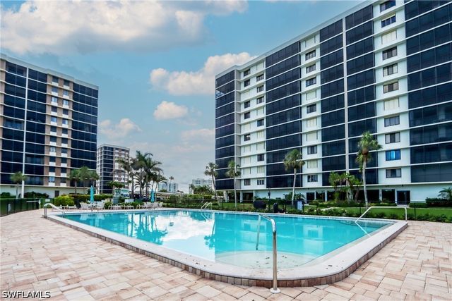 11 Bluebill AVE 103, Naples, FL 34103