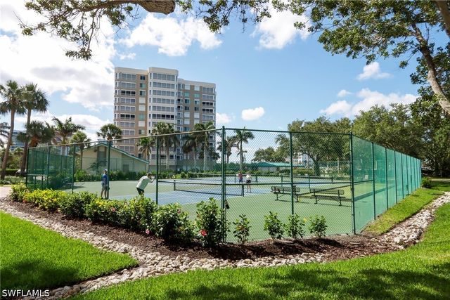 11 Bluebill AVE 103, Naples, FL 34103