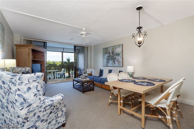 11 Bluebill AVE 103, Naples, FL 34103
