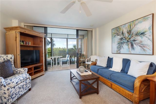 11 Bluebill AVE 103, Naples, FL 34103