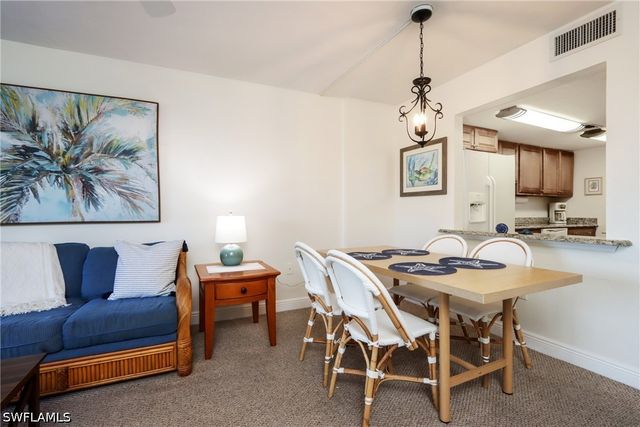 11 Bluebill AVE 103, Naples, FL 34103