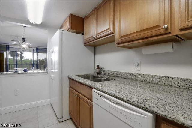 11 Bluebill AVE 103, Naples, FL 34103