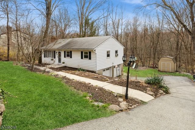 8 Cedar Rd, Ringwood Boro, NJ 07456