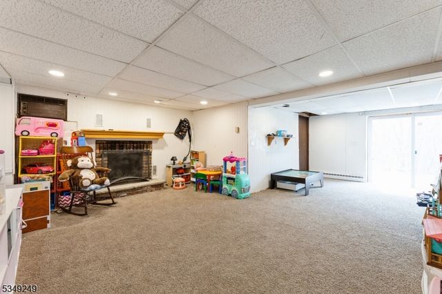 8 Cedar Rd, Ringwood Boro, NJ 07456