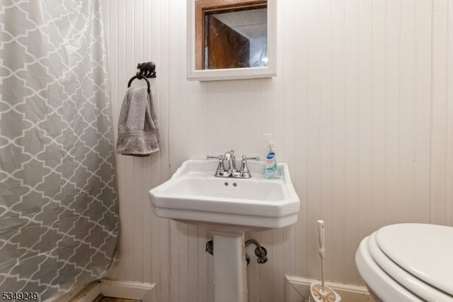 8 Cedar Rd, Ringwood Boro, NJ 07456