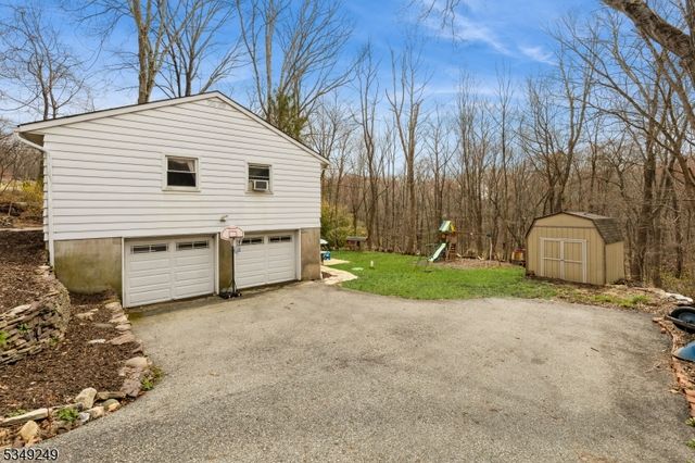 8 Cedar Rd, Ringwood Boro, NJ 07456