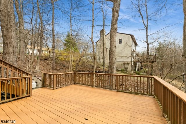 8 Cedar Rd, Ringwood Boro, NJ 07456