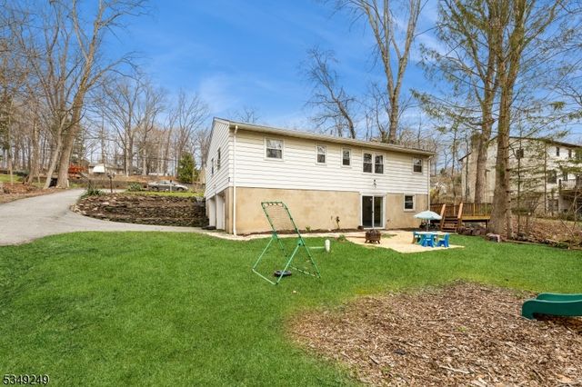 8 Cedar Rd, Ringwood Boro, NJ 07456