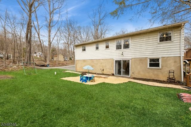 8 Cedar Rd, Ringwood Boro, NJ 07456
