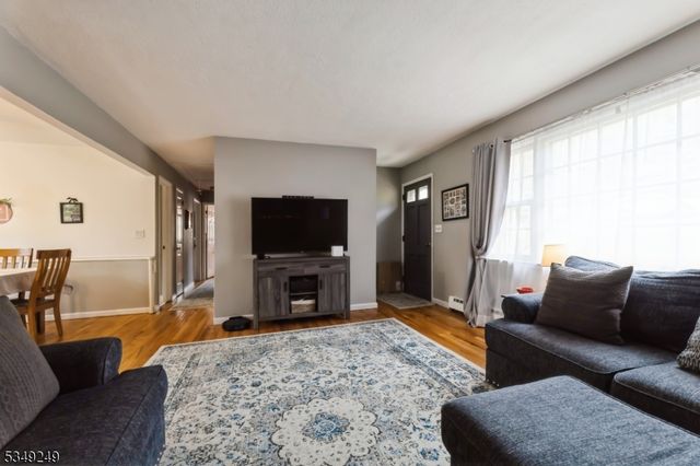 8 Cedar Rd, Ringwood Boro, NJ 07456
