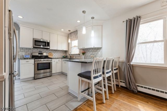 8 Cedar Rd, Ringwood Boro, NJ 07456