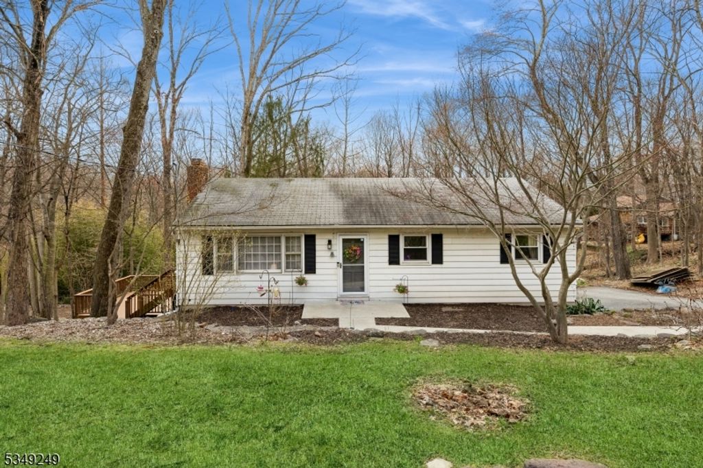 8 Cedar Rd, Ringwood Boro, NJ 07456