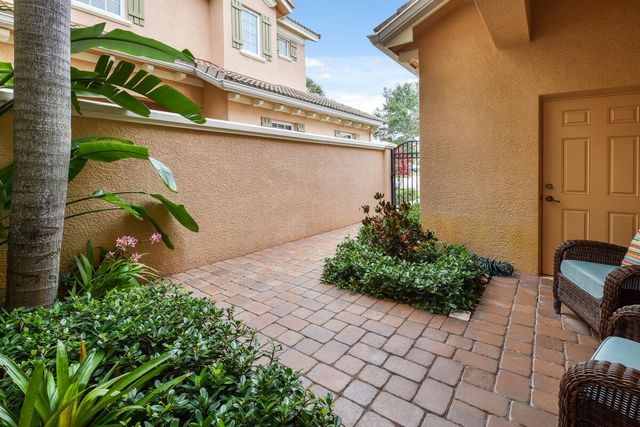 4679 Cadiz Circle, Palm Beach Gardens, FL 33418