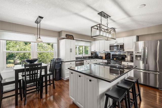 3601 SW 30th Street, Des Moines, IA 50321