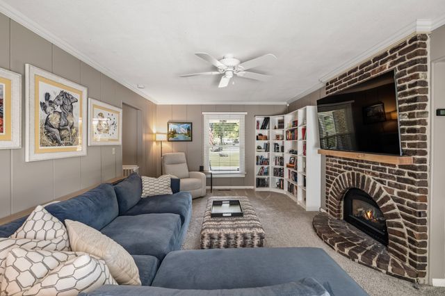 3601 SW 30th Street, Des Moines, IA 50321