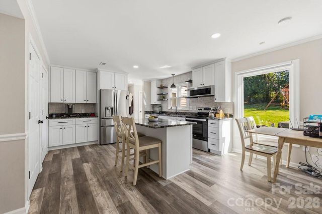 1171 37th Avenue Drive NE, Hickory, NC 28601