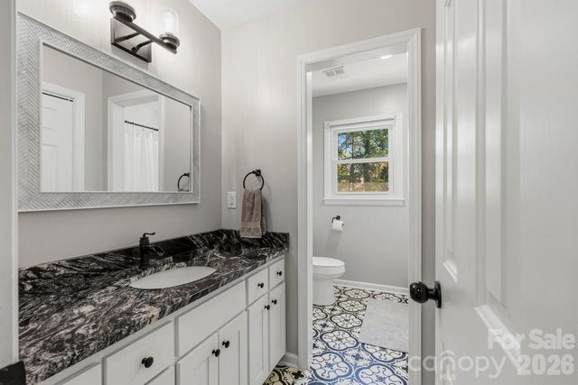 1171 37th Avenue Drive NE, Hickory, NC 28601