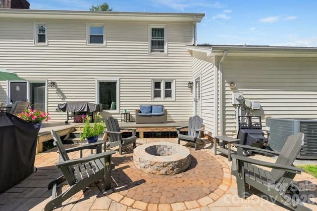 1171 37th Avenue Drive NE, Hickory, NC 28601