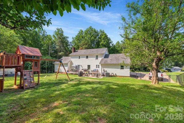 1171 37th Avenue Drive NE, Hickory, NC 28601