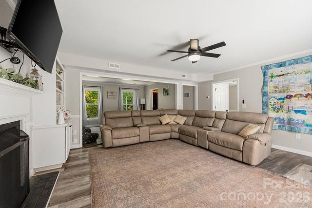 1171 37th Avenue Drive NE, Hickory, NC 28601