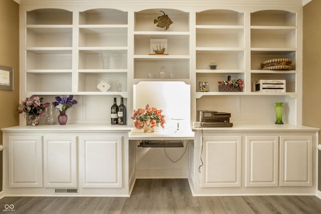 6557 Yorkshire Circle, Zionsville, IN 46077