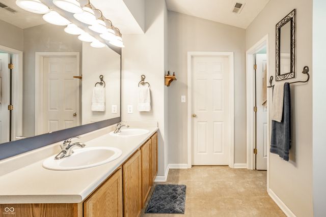 6557 Yorkshire Circle, Zionsville, IN 46077