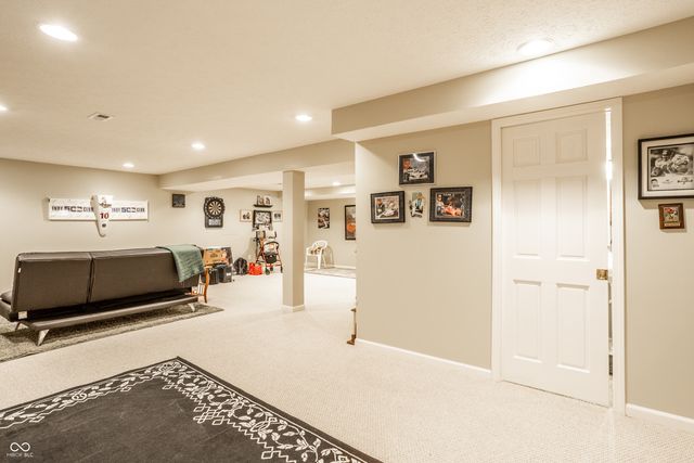 6557 Yorkshire Circle, Zionsville, IN 46077